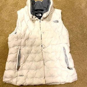 North face women’s white Puffer vest, like new!